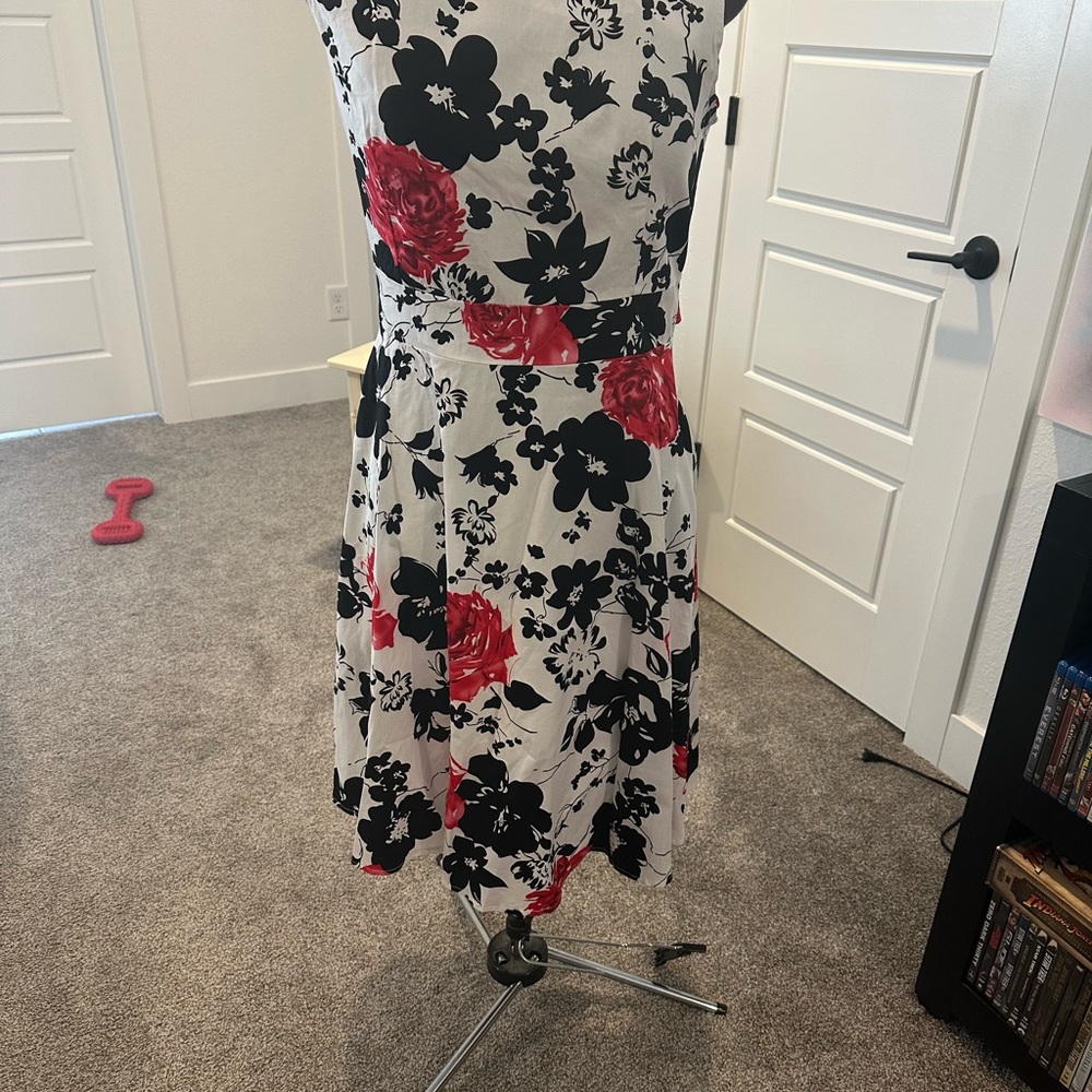 Great dress with a strappy sandal